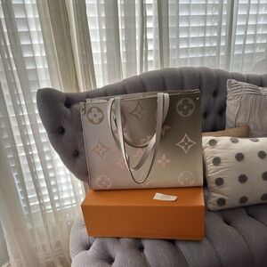 Authentic Louis Vuitton OnTheGo MM Limited Edition